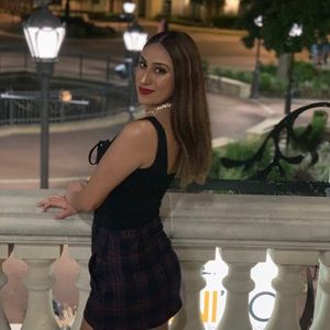 Meet your Posher, Leslie